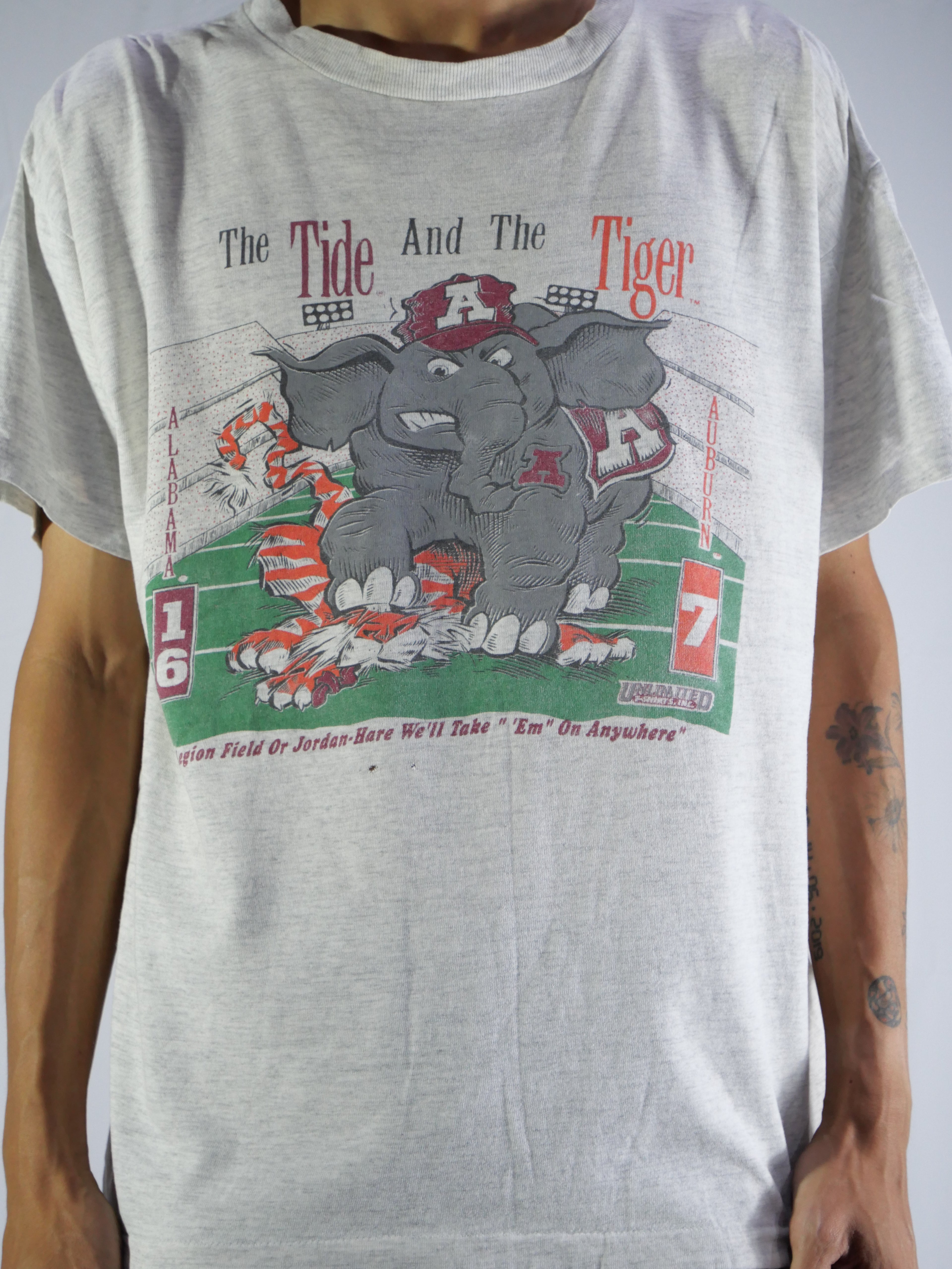 (L) Alabama vs Auburn T-shirt