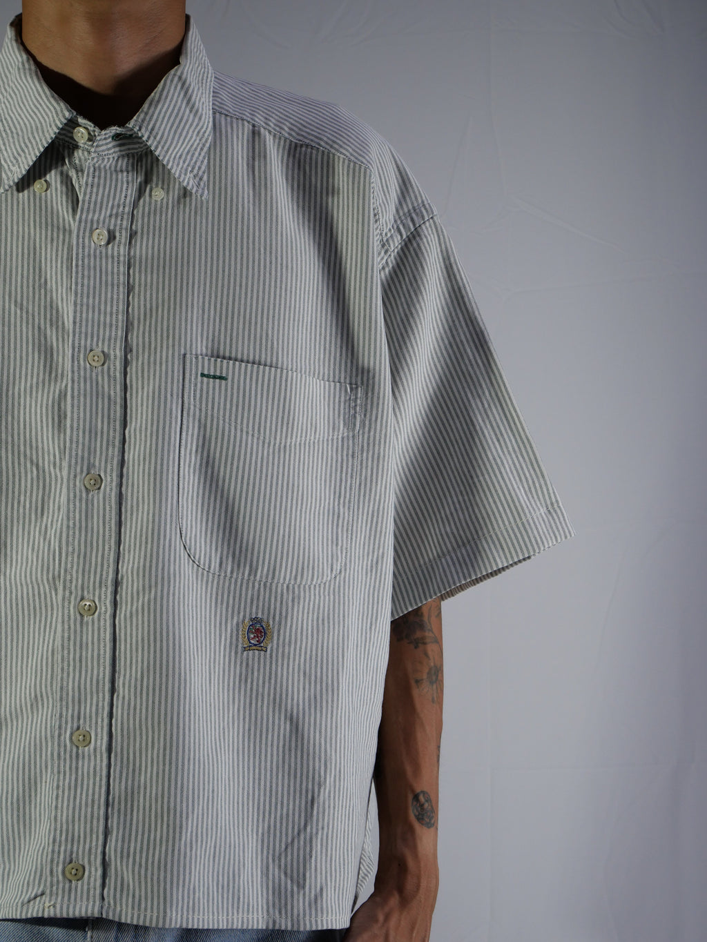 (L) Tommy Hilfiger Button Shirt