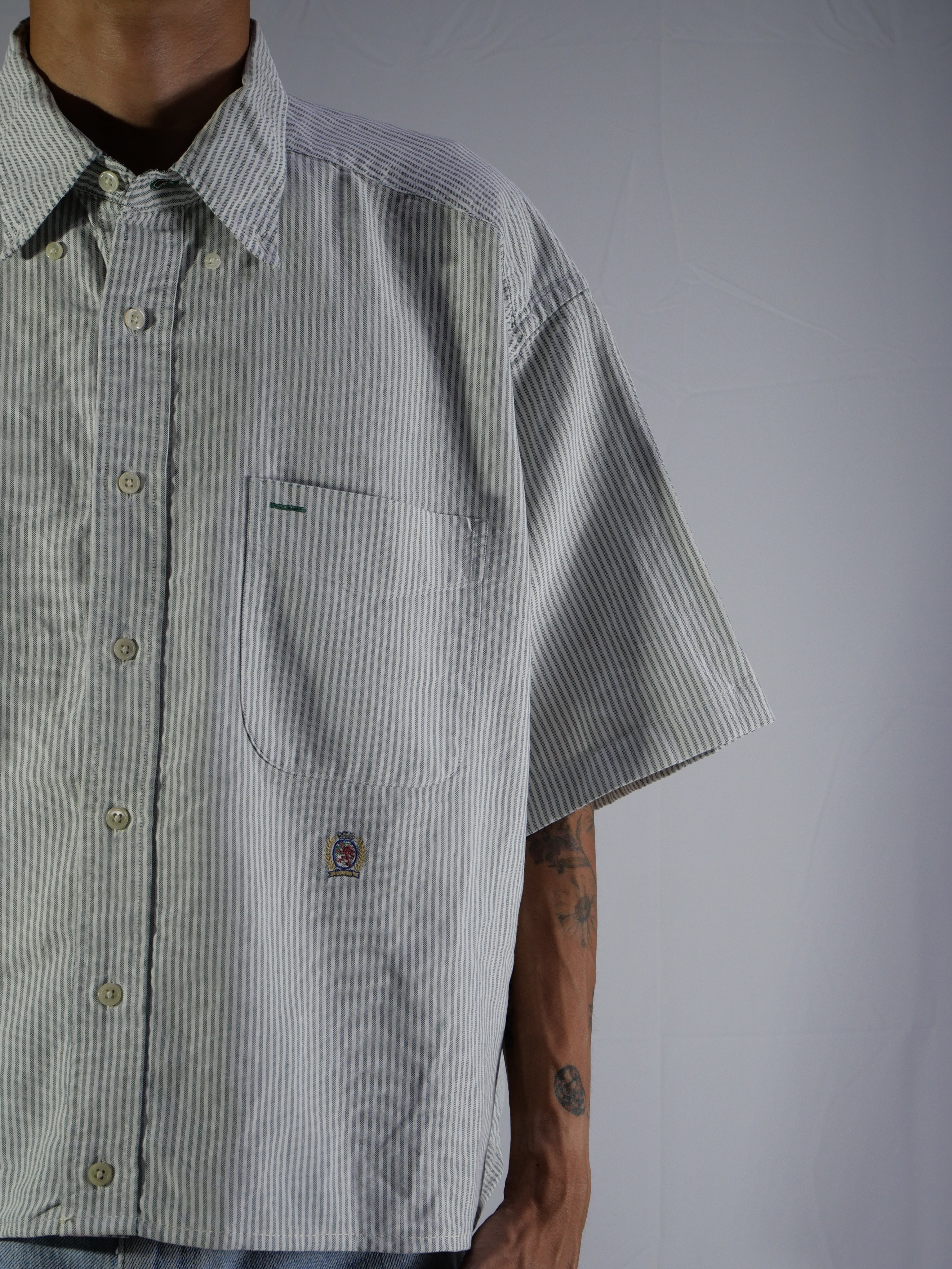 (L) Tommy Hilfiger Button Shirt