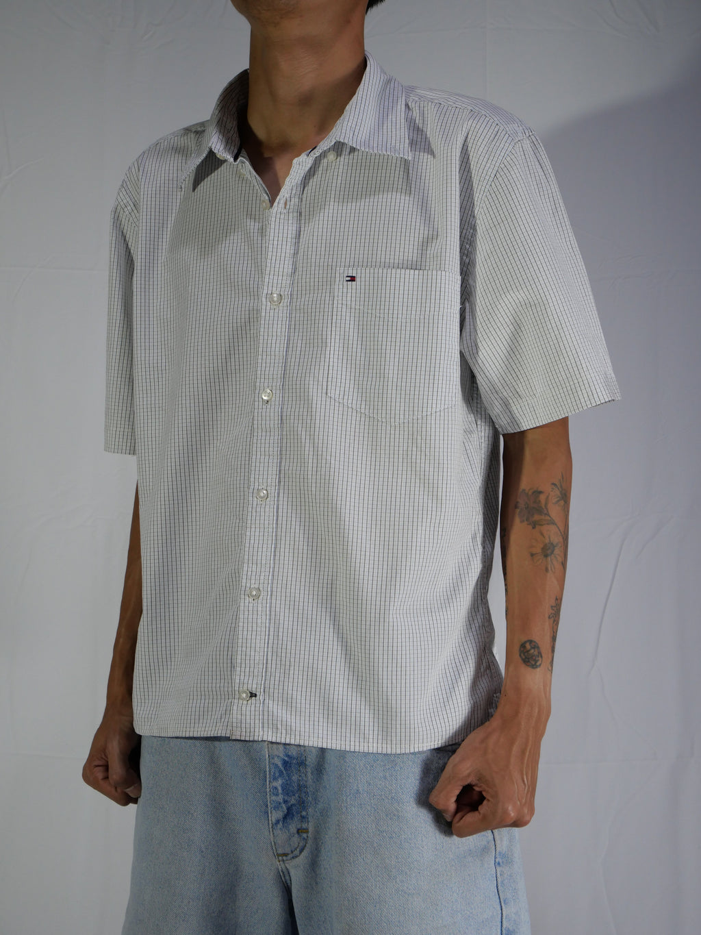 (L) Tommy Hilfiger Button Shirt