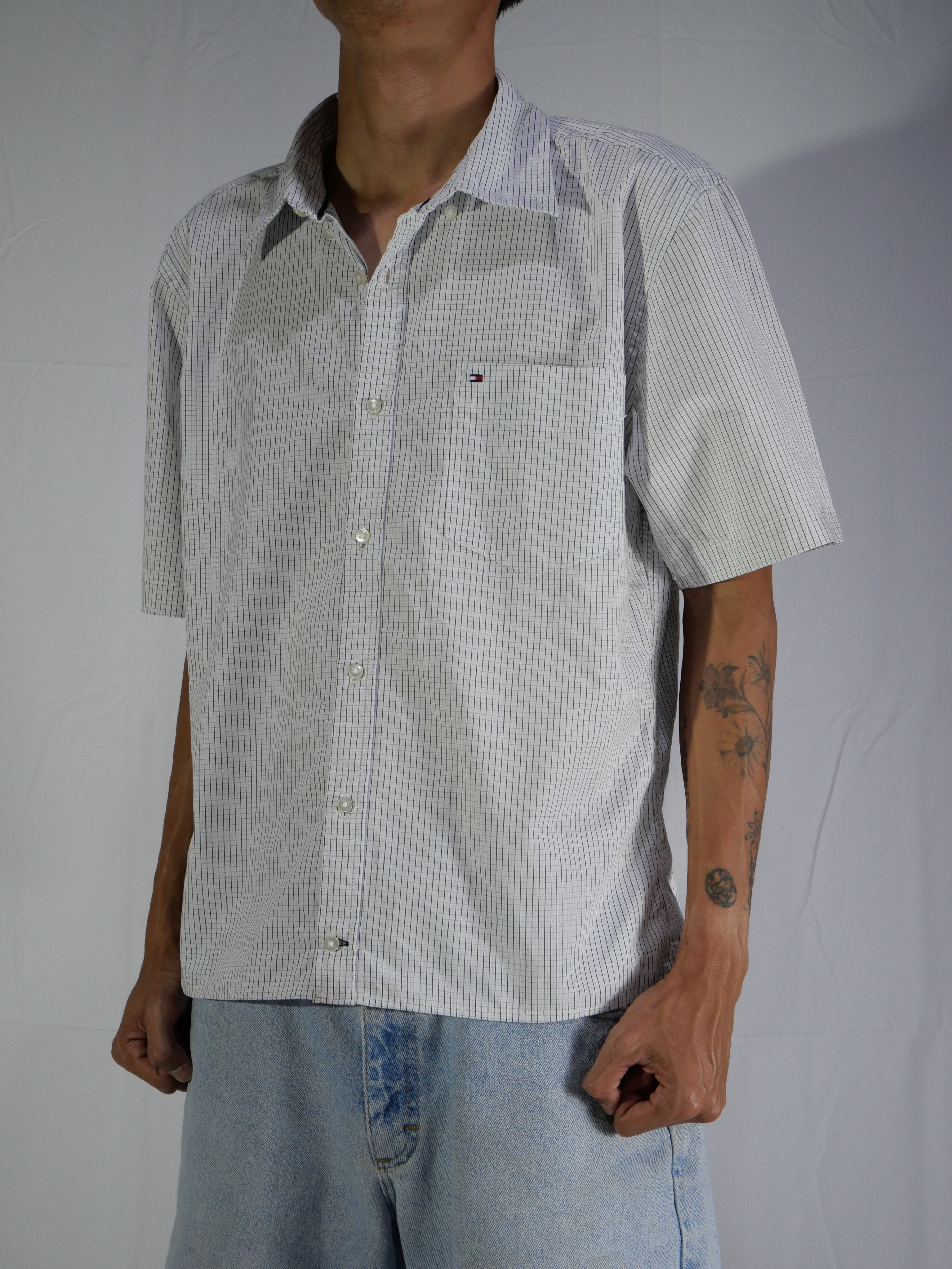 (L) Tommy Hilfiger Button Shirt