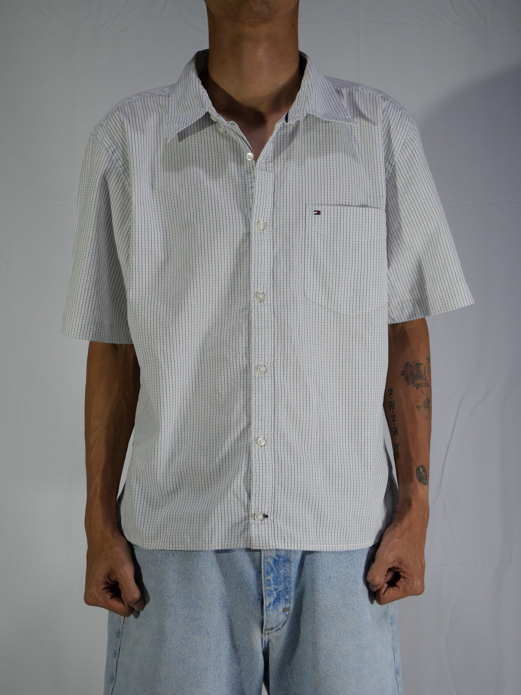 (L) Tommy Hilfiger Button Shirt