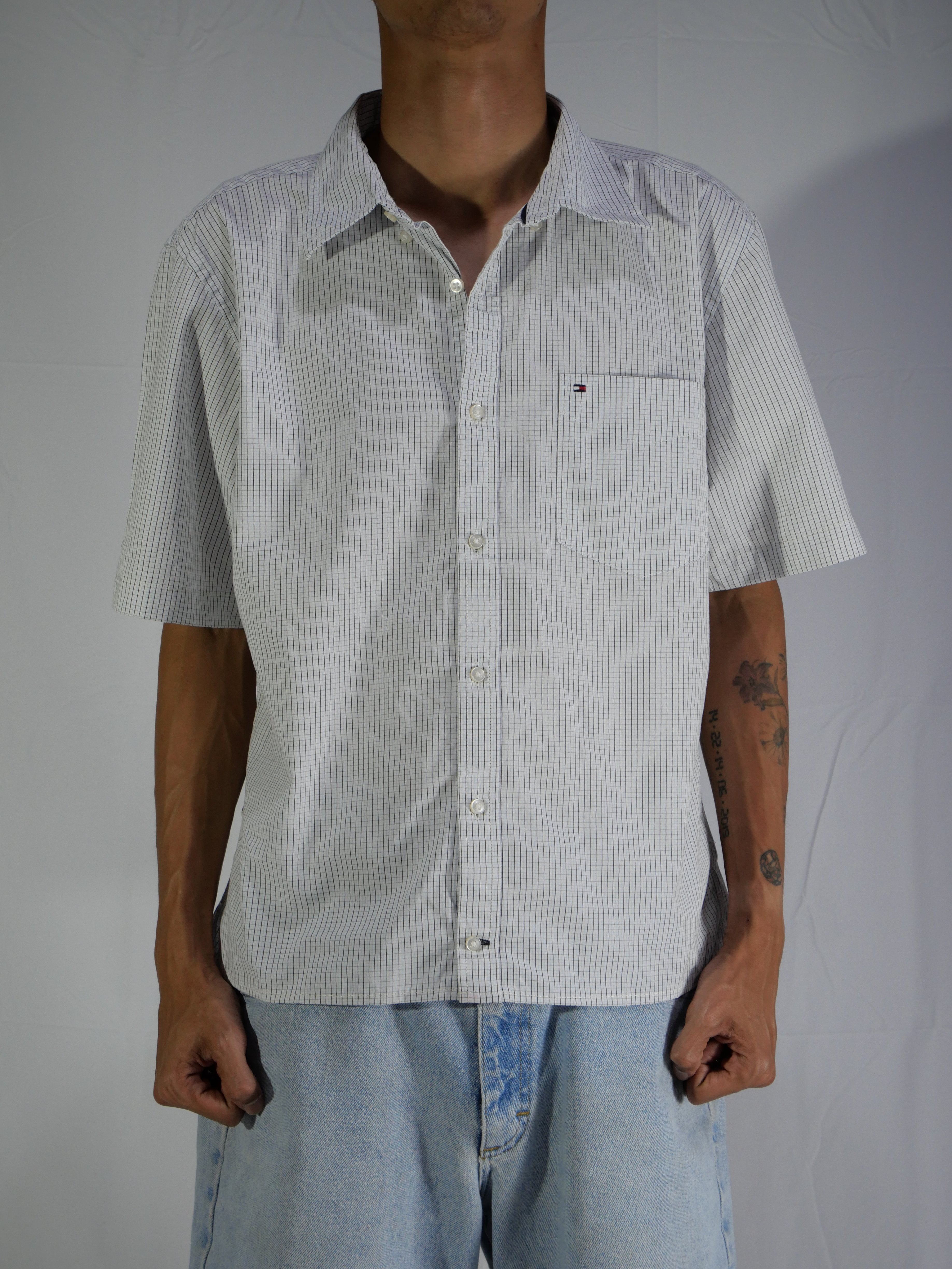 (L) Tommy Hilfiger Button Shirt