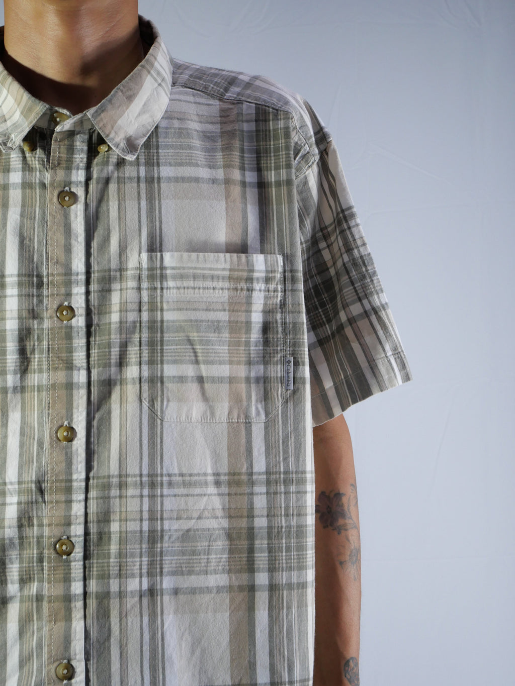 (XL) Columbia Button Shirt