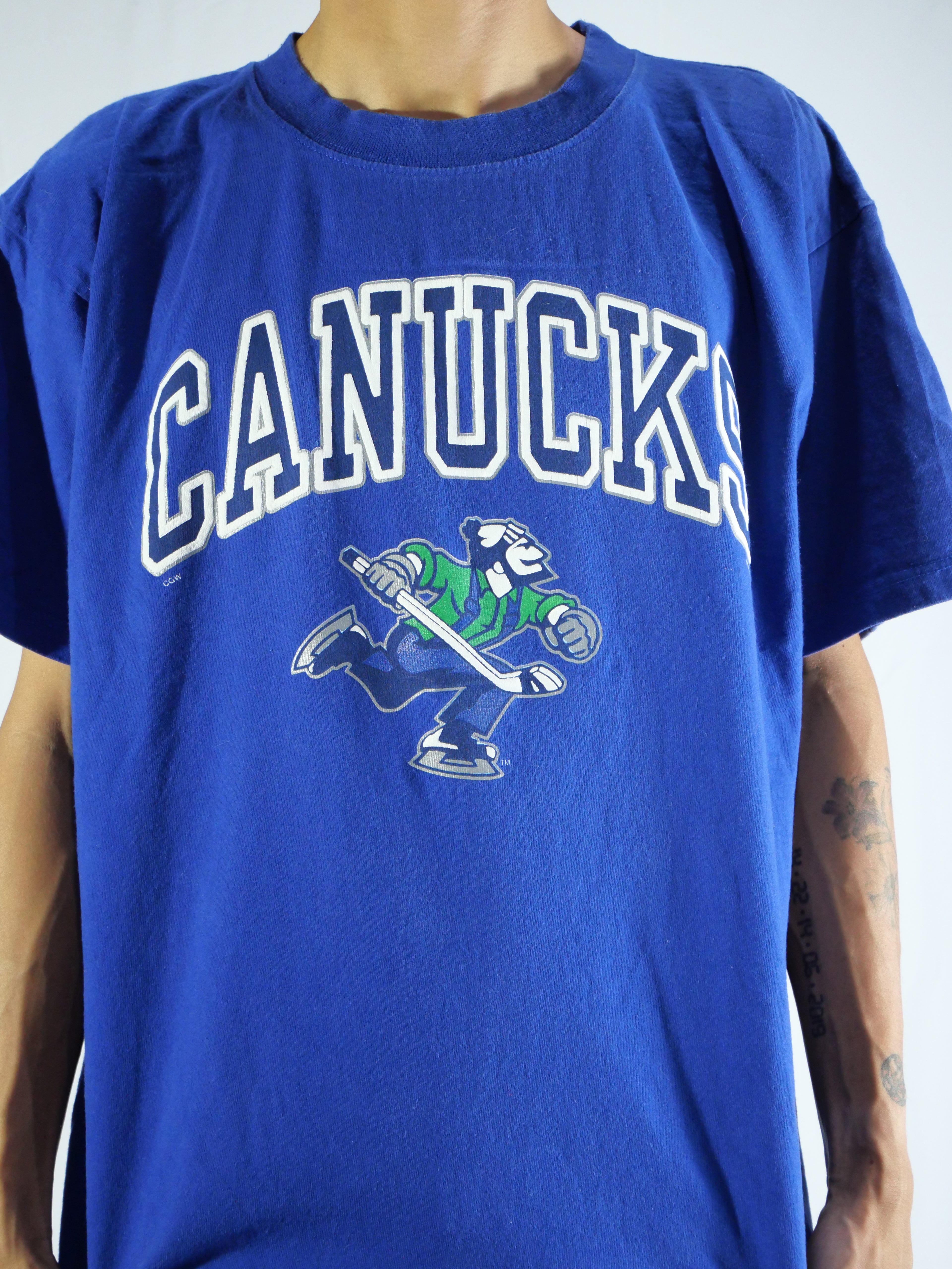 (L) Canucks T-shirt
