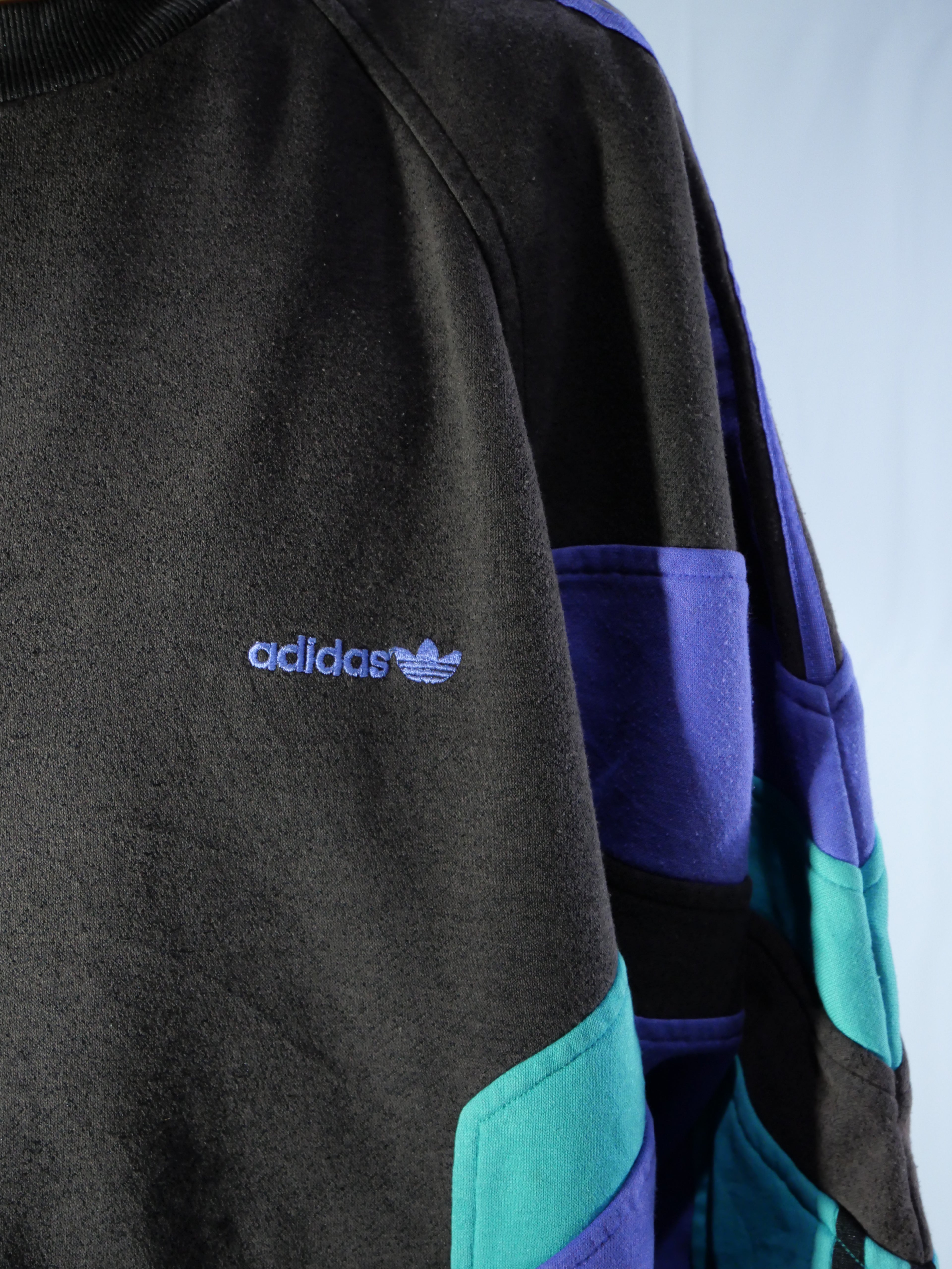 (L) Adidas Crewneck