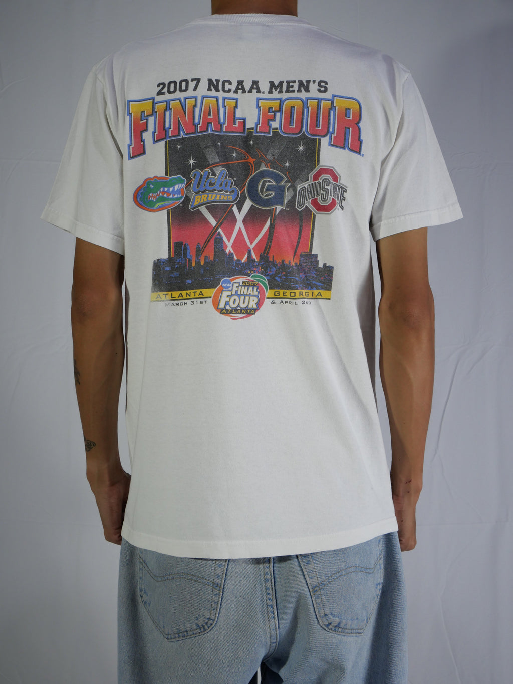 (M) College Basketball T-Shirt