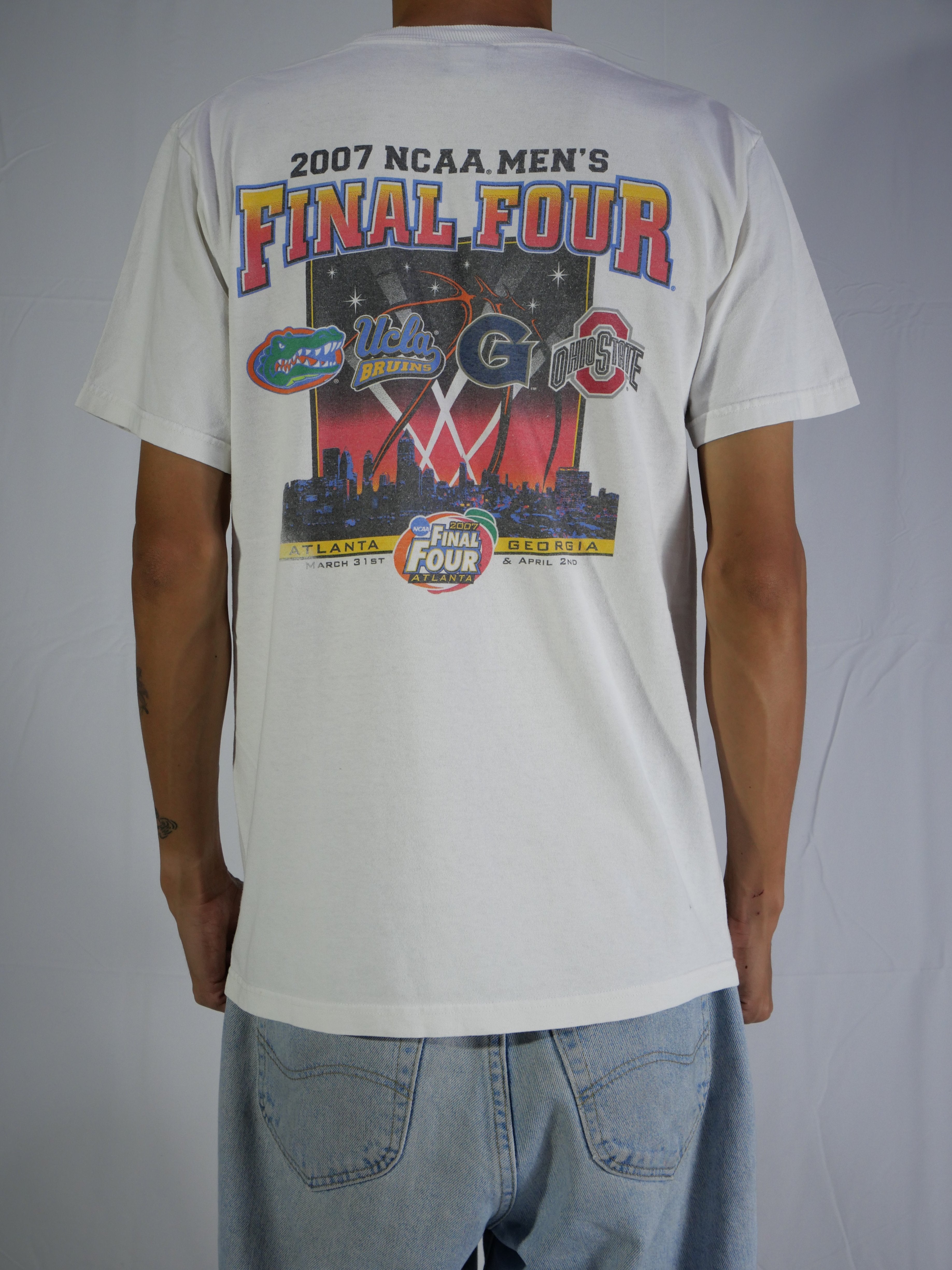 (M) College Basketball T-Shirt