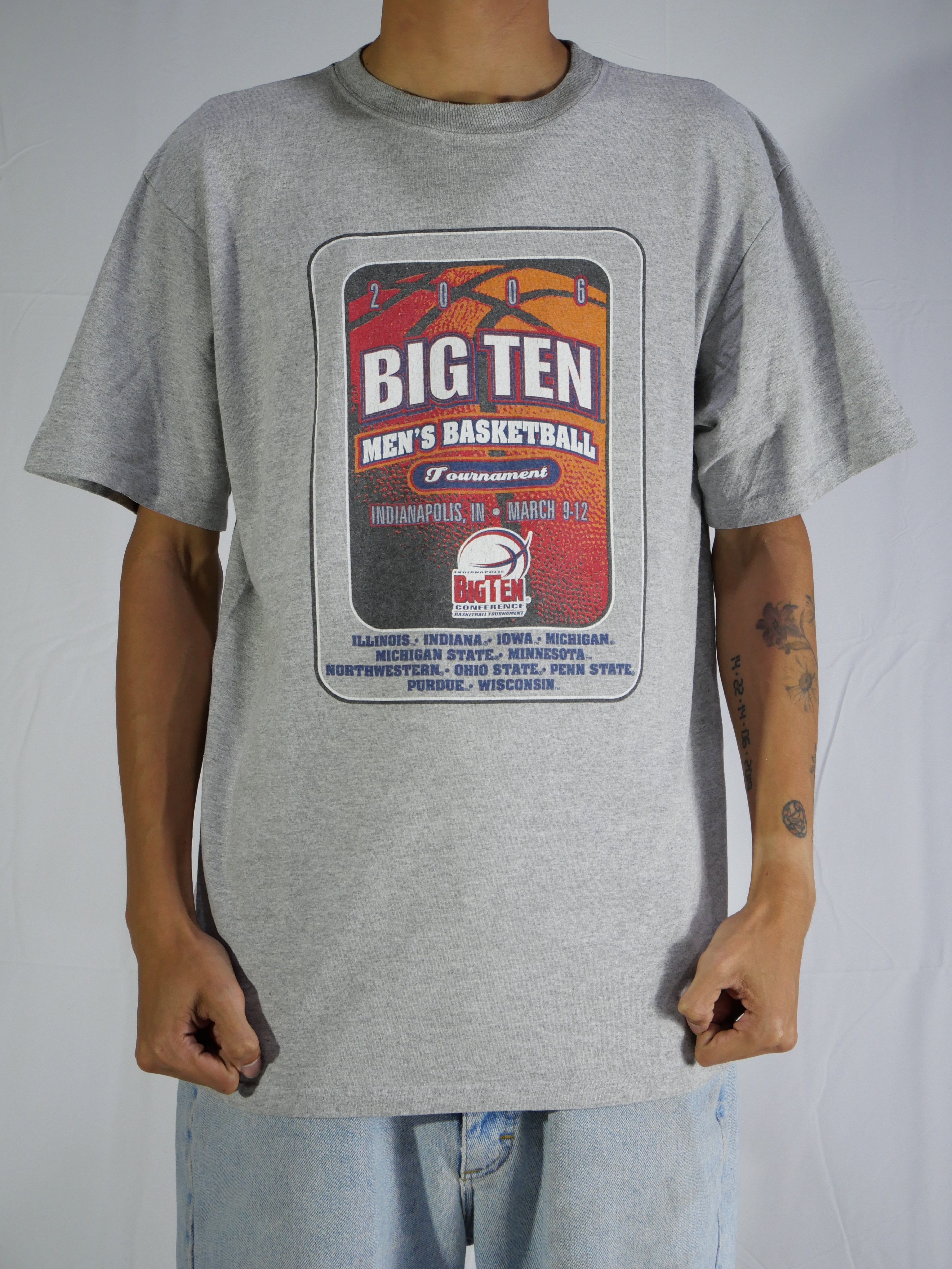 (L) College Basketball T-Shirt
