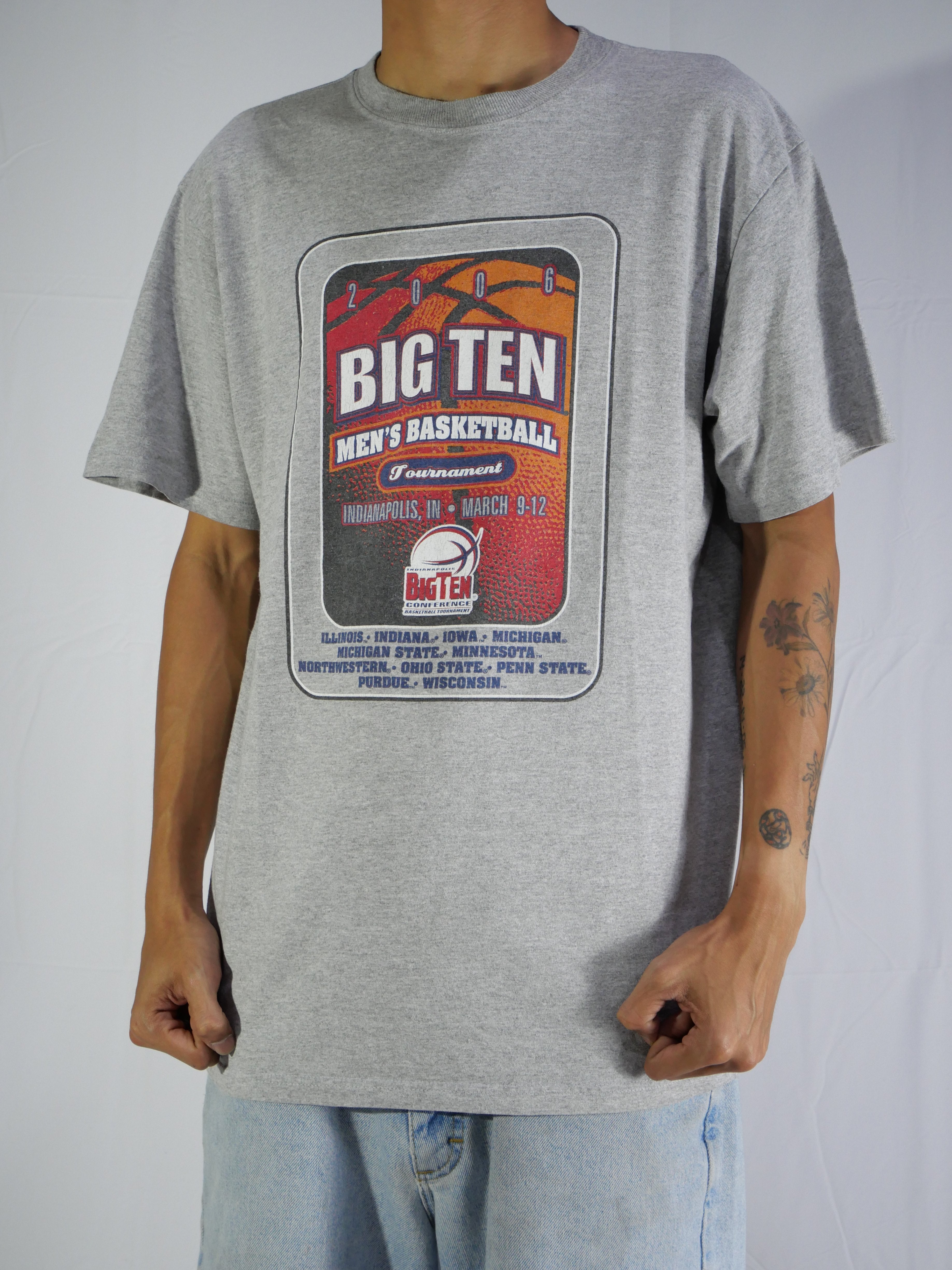 (L) College Basketball T-Shirt